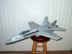HET-RC_F-18_Hornet,_grau_1.jpg